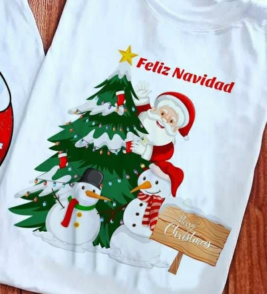 Camiseta Navideña Santa, Hombre de Nieve y Pino